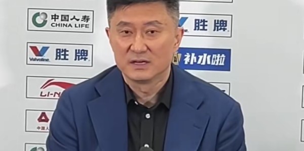 广东被淘汰采访！杜锋亲承没遗憾点11冠，再提年轻球员，奎因不甘