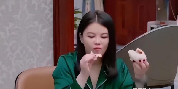 银河娱乐城-自作孽不可活！高调炫富的李湘再传“噩耗”，私生活被扒个底朝天