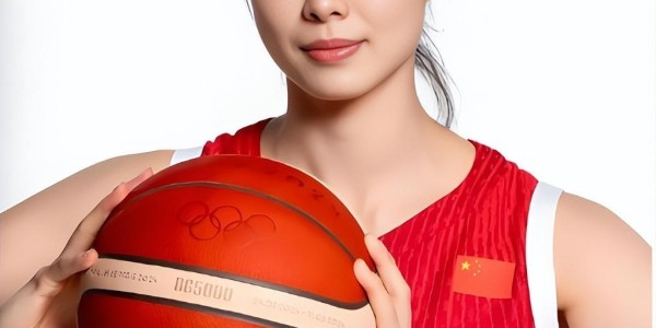 官宣！中国女篮公布最新一期大名单，王思雨、张子宇、刘禹彤领衔